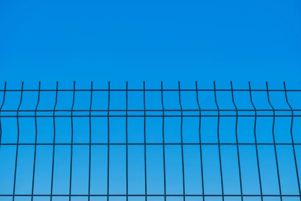 Trwałość ogrodzeń panelowych – na co zwrócić uwagę przy wyborze?