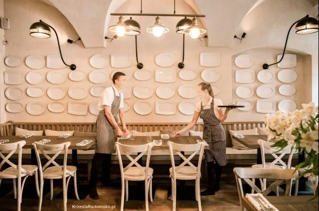 Wybieramy stylowe i funkcjonalne meble do restauracji